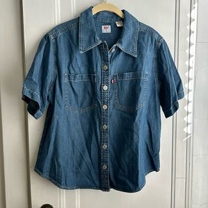 NWOT Levi’s Short Sleeve Denim Button Up